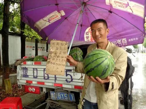 闷娃卖西瓜的故事
