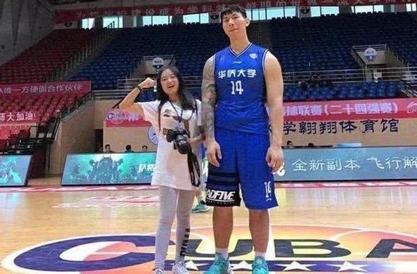 常乐晨为什么打cba（中国男篮“巨无霸”：身体素质堪比奥尼尔，混迹野球场却年入百万）-华海博客