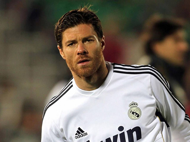 足球传球大师（回顾世界足坛历史十大传球高手：西班牙多达三人，现役仅两人！）