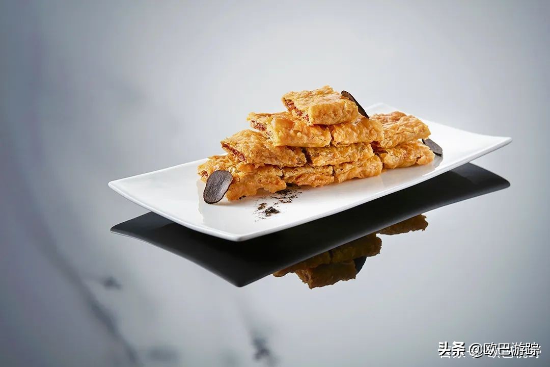 厦门这家奢牌酒店，毗邻繁华，却又遁于静谧迷人的港湾