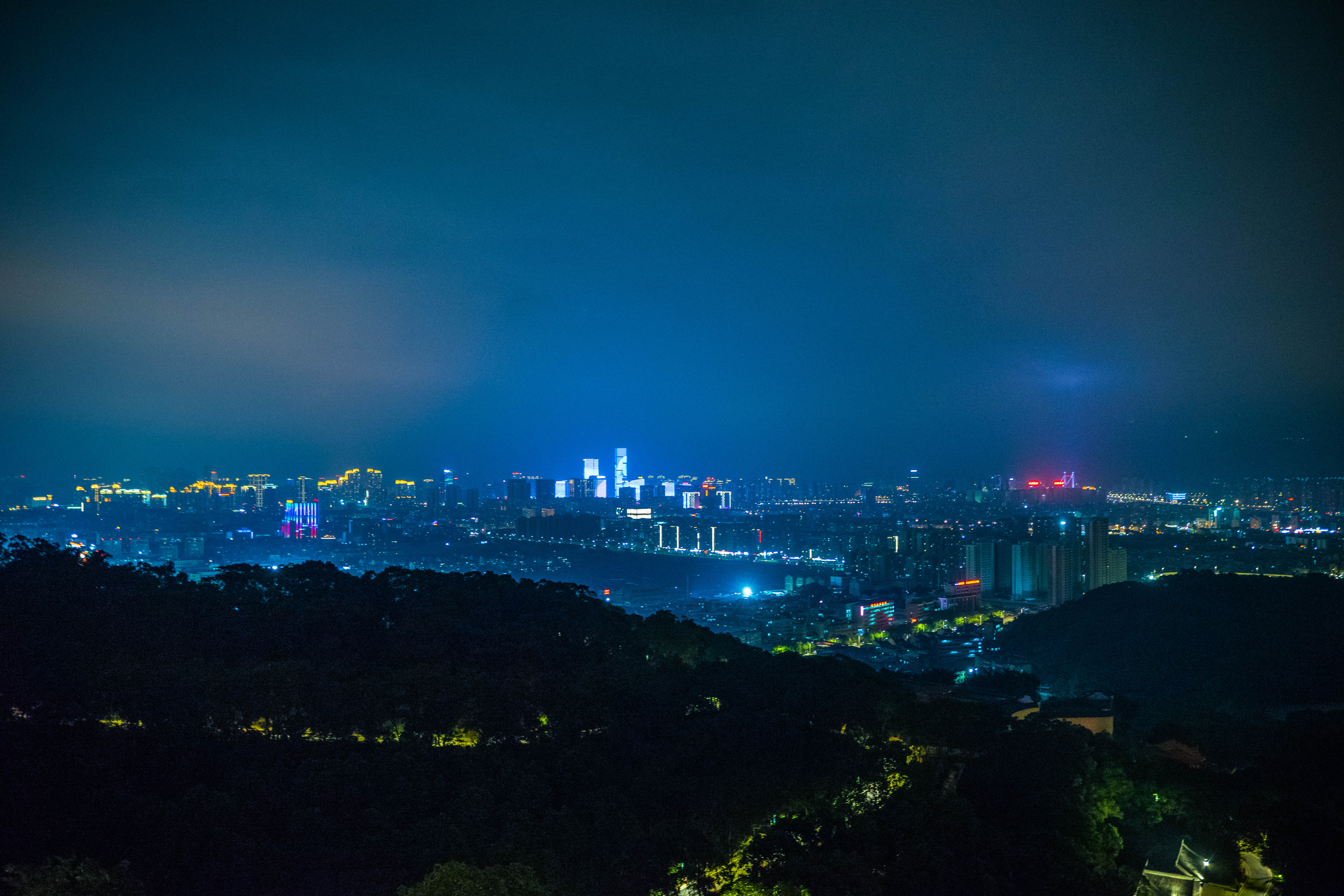 海峽奧體中心夜景:高蓋山公園新入口:我們從來沒有好好的看一眼福州這