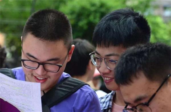 高考哪个分数段“人最多”？今年分数线会降吗？考生做好心理准备