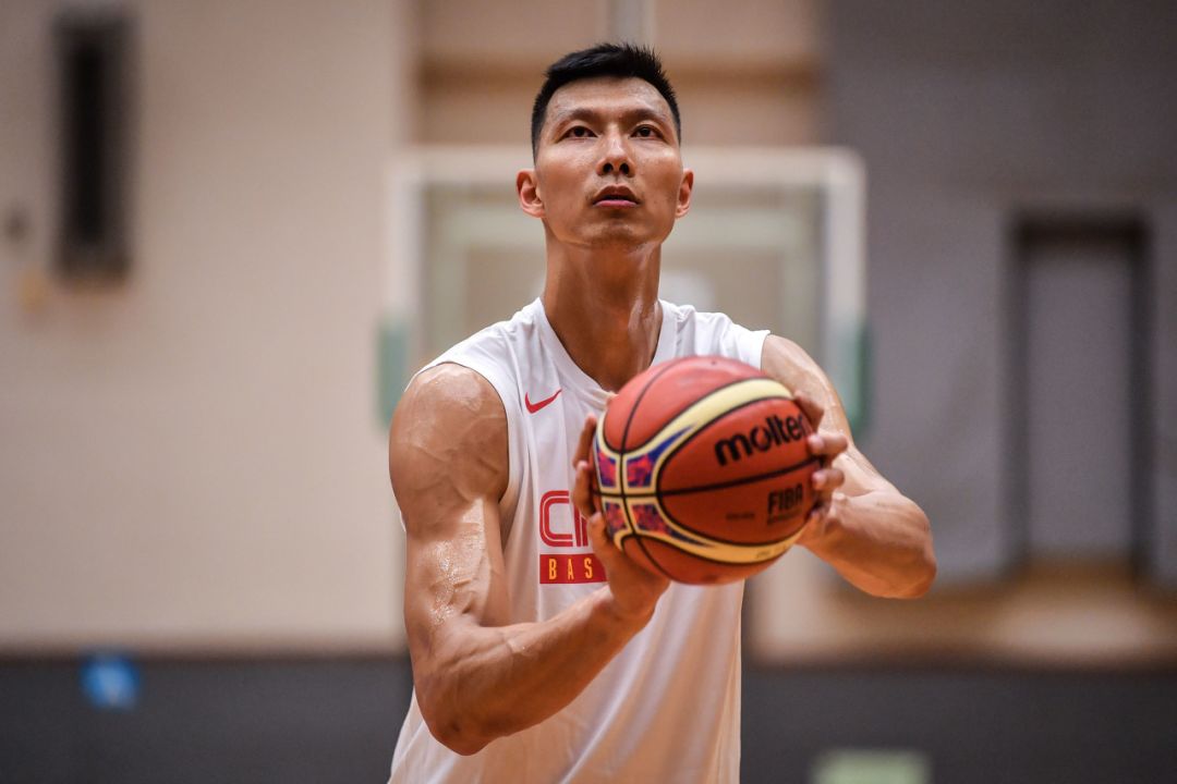 阿联为什么进入nba(中国天才为何争先前往NBA？先看看联盟带给了易建联多少改变)