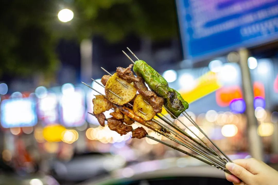 南京高校后街Battle战，一街更比一街香