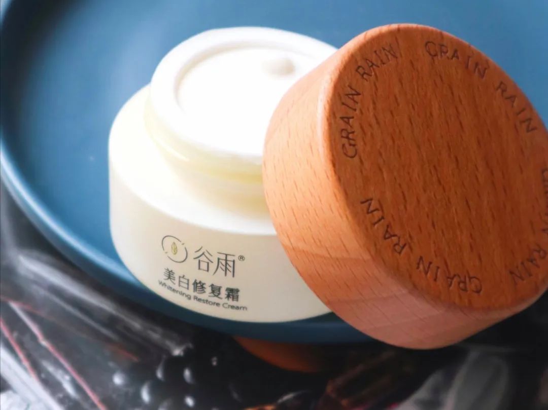 4个国货抗衰老护肤品，很适合50岁以上皱纹多的人用