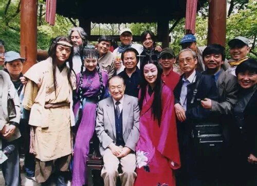 大胡子導演“采花”記：三次娶妻、69歲生子，又狗血又刺激
