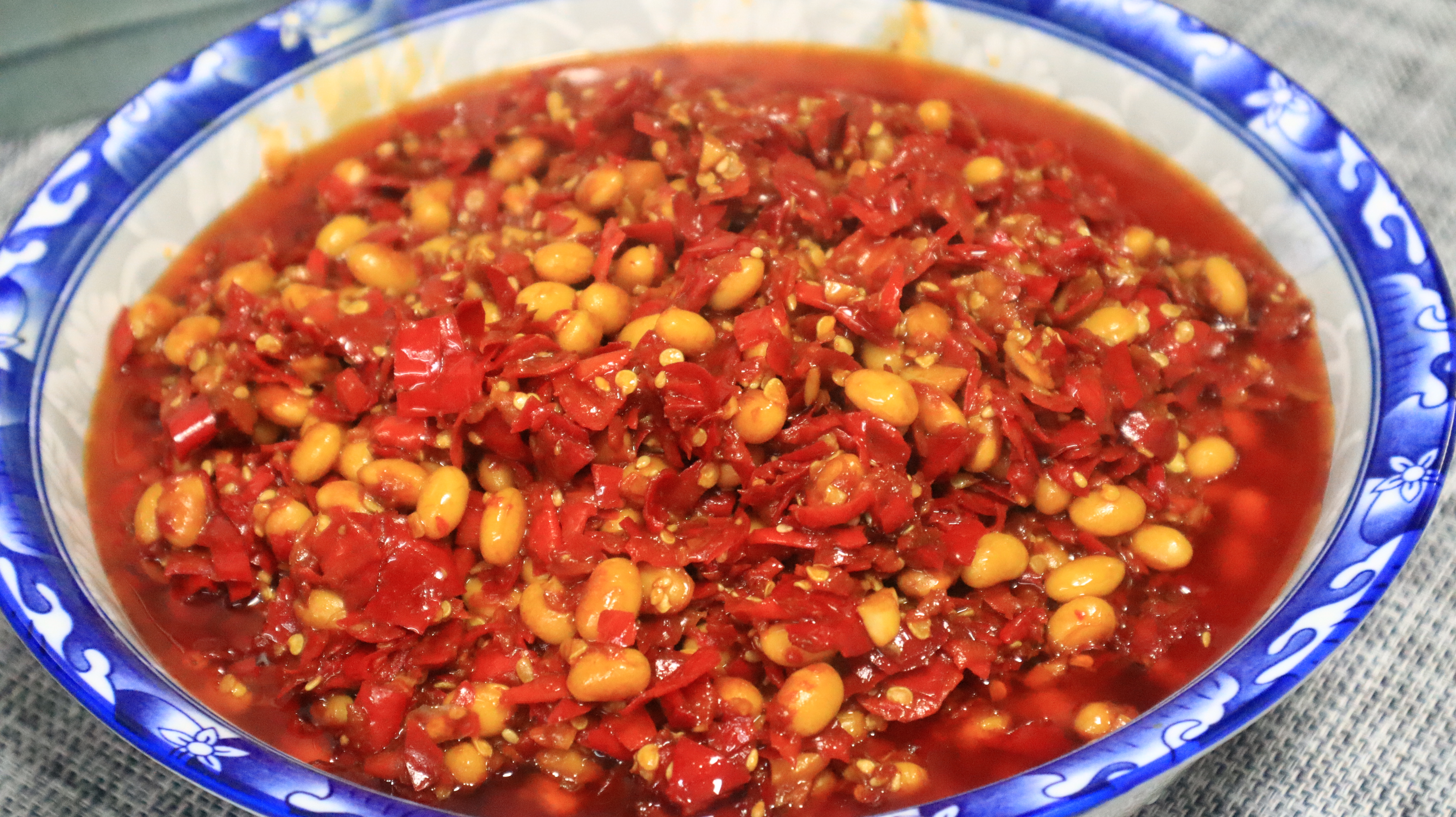 黄豆辣酱怎么做才好吃？分享我家的“独家秘方”，夹馍拌面真解馋