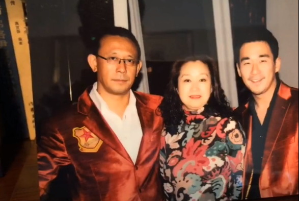 两任妻子一不改嫁一未生子，数次替儿子道歉，张国立的悲喜往事