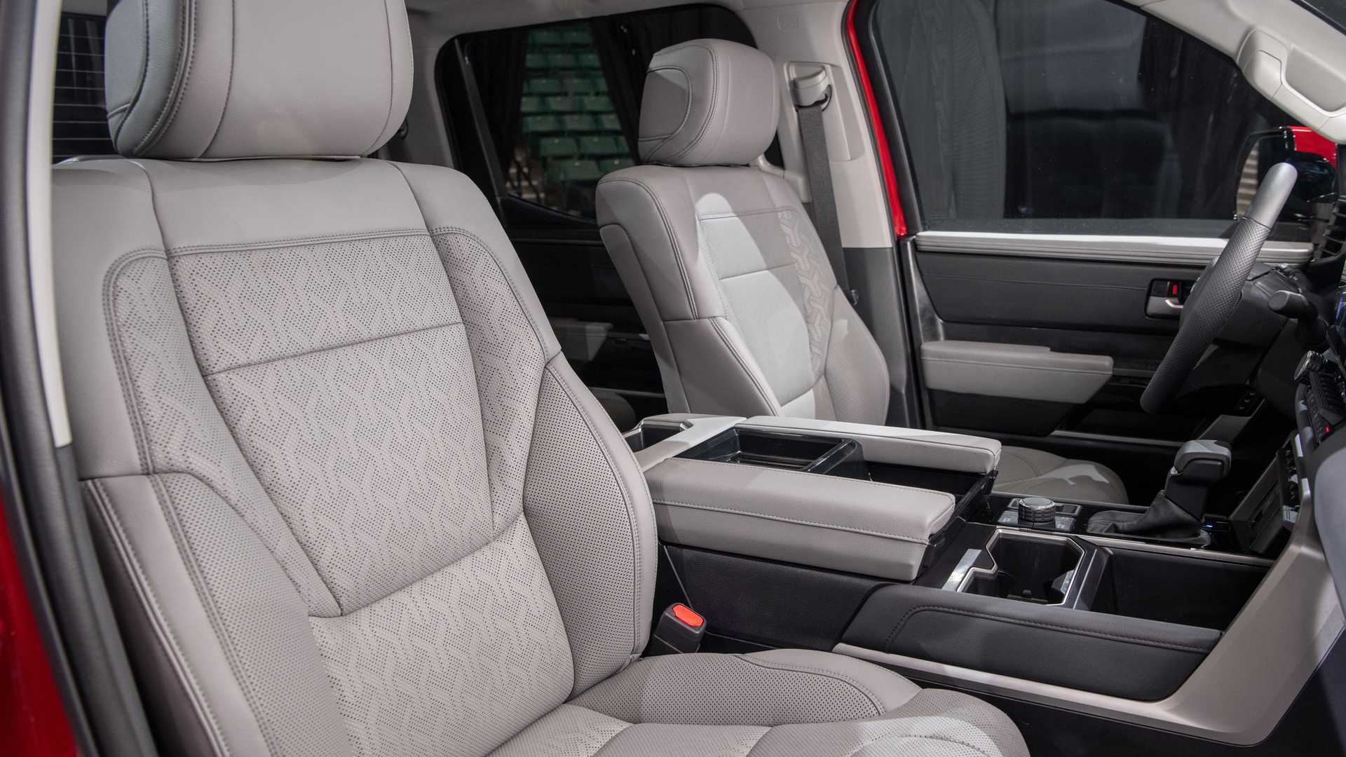 换装3.5T全新V6发动机和科技内饰，2022款丰田坦途皮卡正式亮相