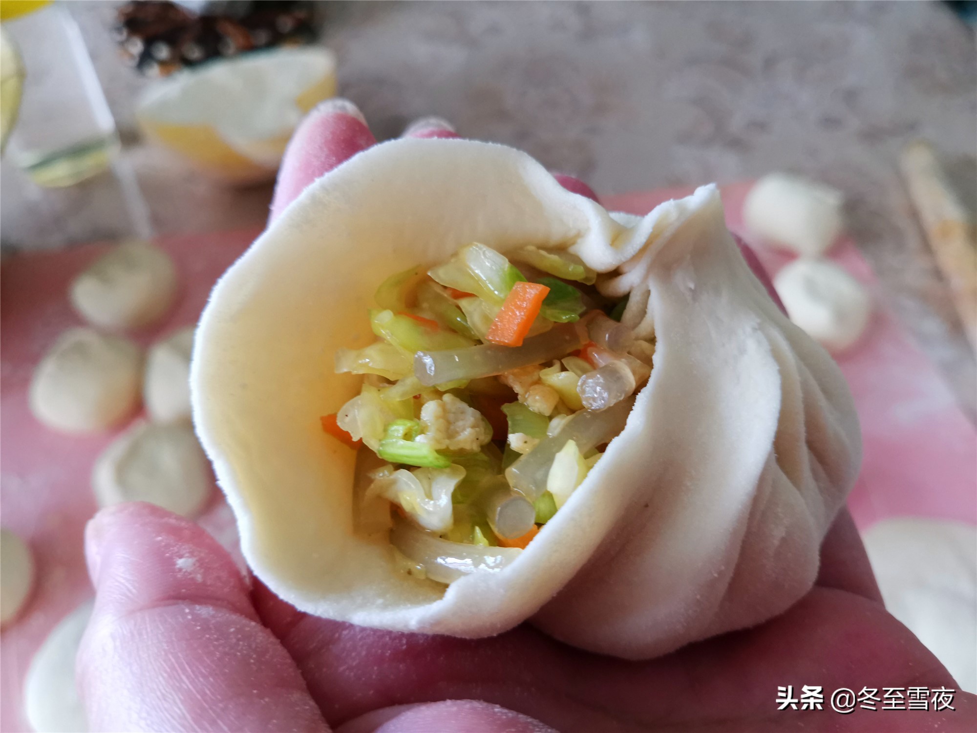 卷心菜包子馅怎么做好吃（包菜和这三个食材做包子贼好吃）