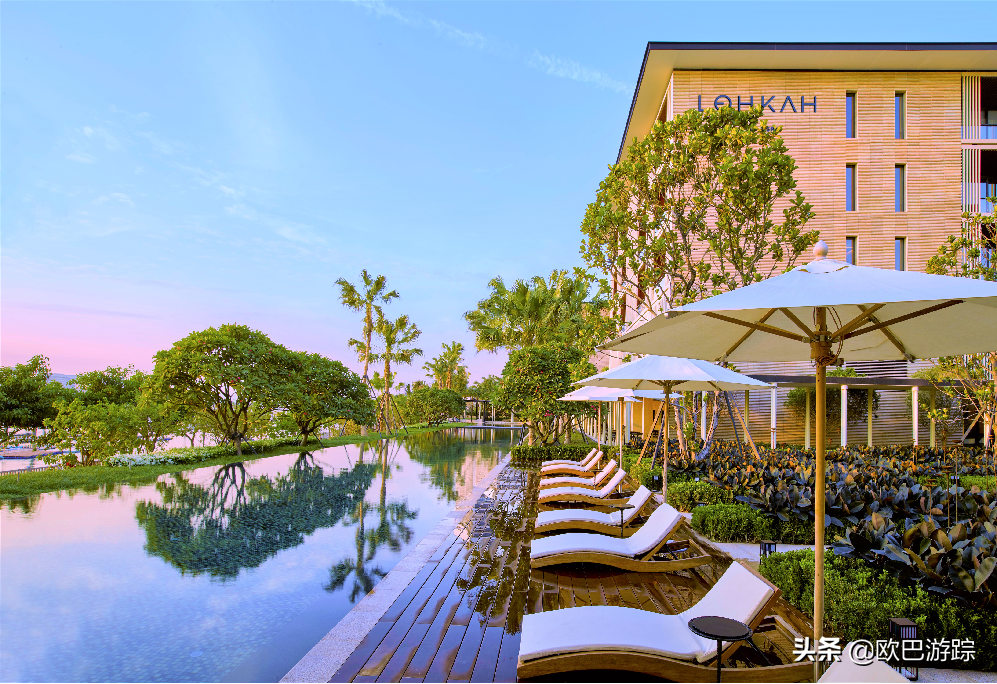 厦门这家奢牌酒店，毗邻繁华，却又遁于静谧迷人的港湾