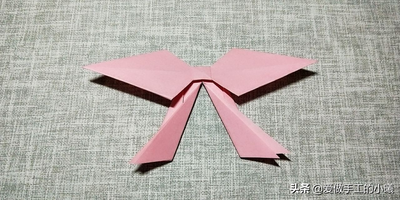 漂亮的蝴蝶结折纸，简单易学，用来做装饰不错呦