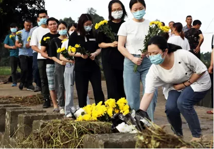 女村支书抗洪中被卷走，最后一句话令人泪目