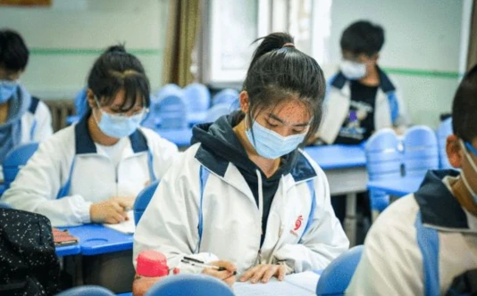 大连经济贸易学校（浙江4大）