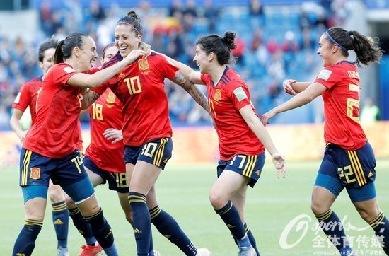 西班牙队逆转战胜南非队(西班牙女足首战3球逆转南非女足，中国女足面对南非女足则四战全胜)