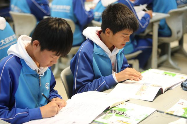 新高考“3+1+2”模式，不选物理志愿填报难，选了物理高考难？