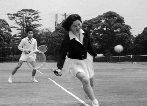 美智子：日本最美平民皇后，晚年坦言没爱过天皇，拒绝与天皇合葬