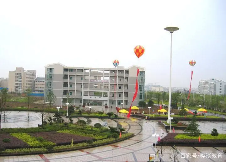 两所470—520分左右录取高校，一二本招生，性价比很高，值得报考