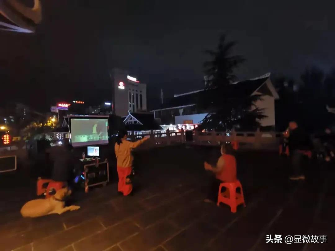恩施“风雨桥”的老人歌手们:5元钱,让所有人听我唱歌