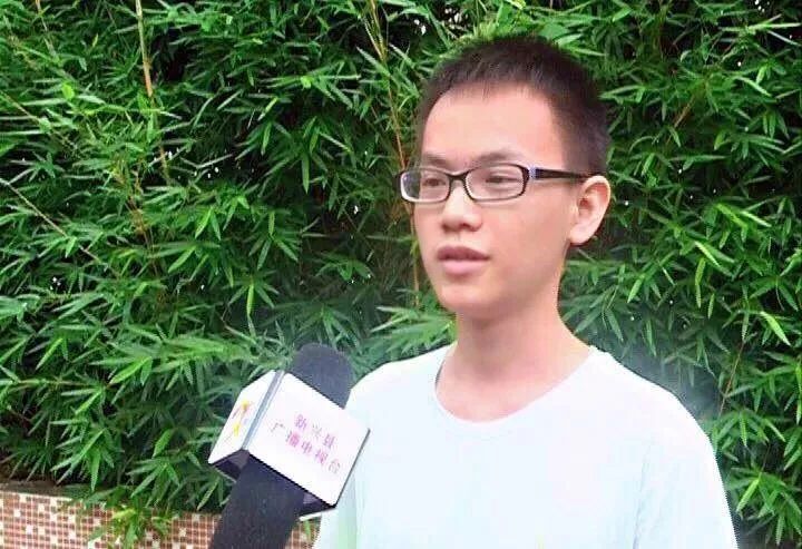 寒门状元邝永胜，高考671进清华，电子厂打工挣学费