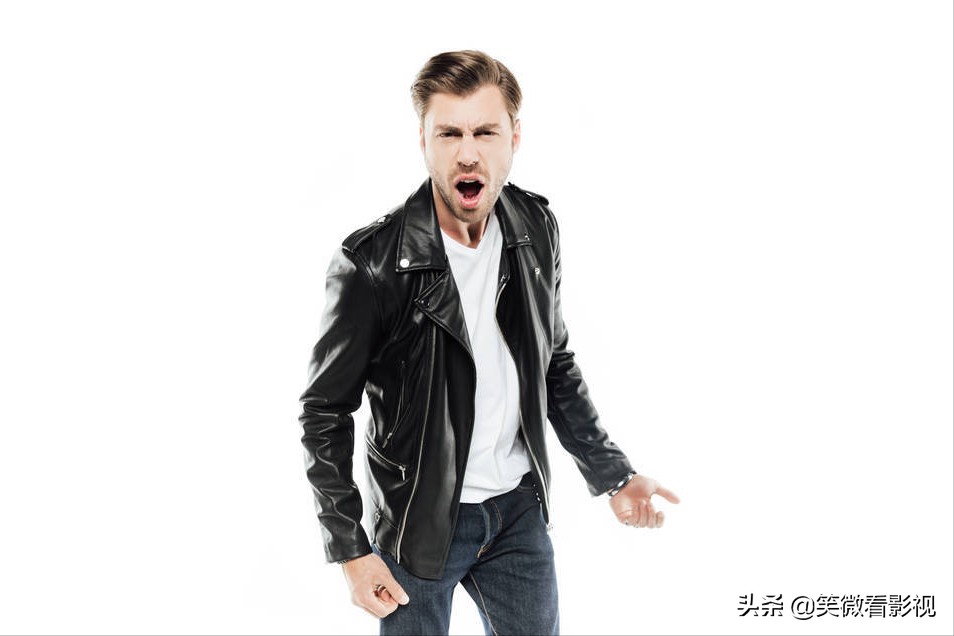 男黑色皮衣最经典搭配（黑皮衣的搭配小技巧）