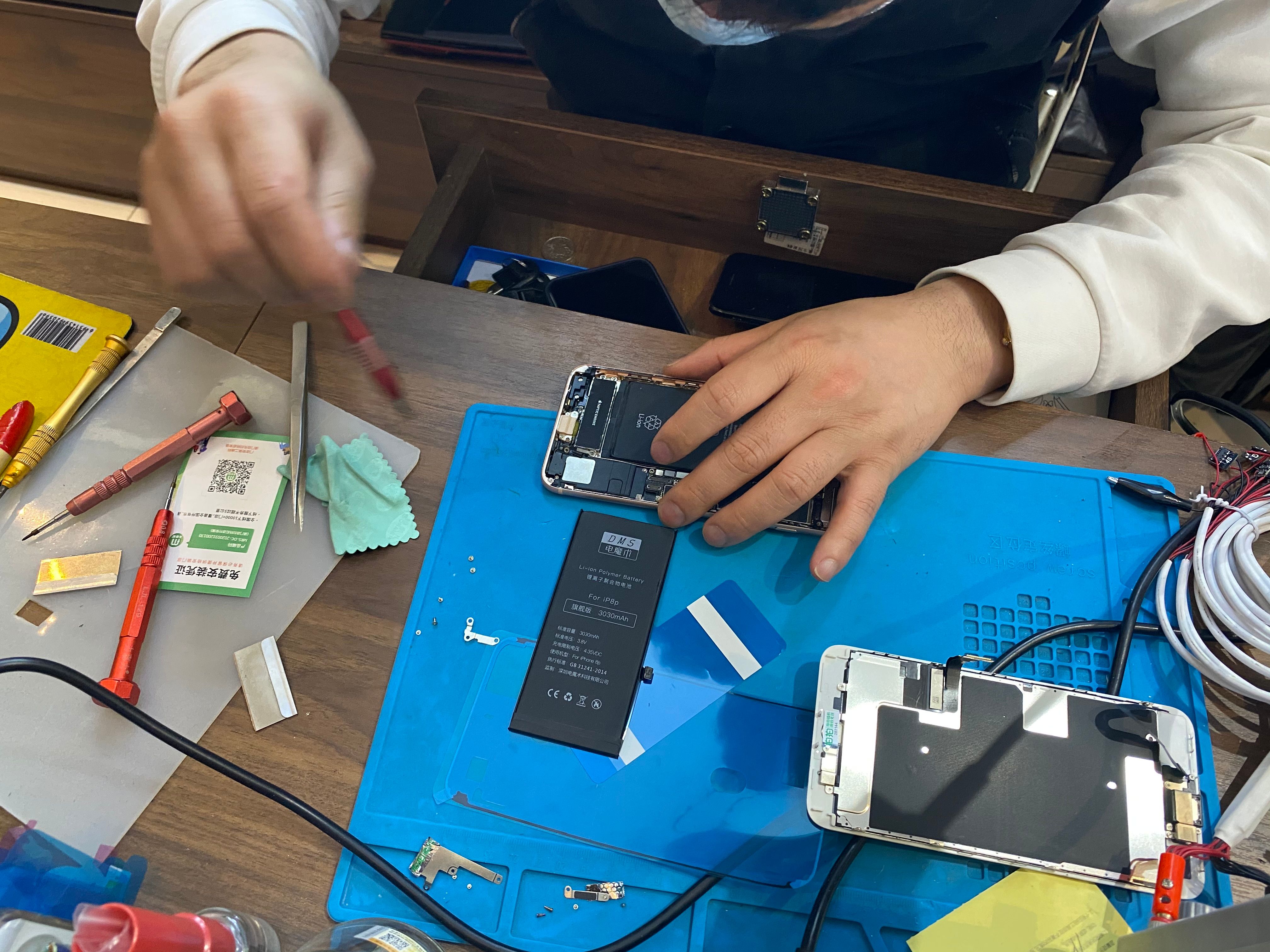 扶起我，iPhone8P还能再战三年，记一次苹果“无痛”换电池之旅