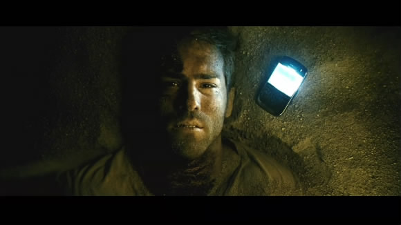 靠一部手机、一个人、一口箱子，《活埋》成为小成本电影经典范本
