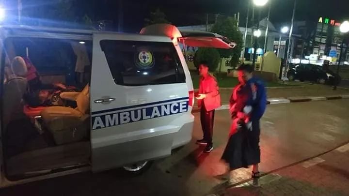 緬甸臘戌一名男子遭砍殺，身上和地上都是血