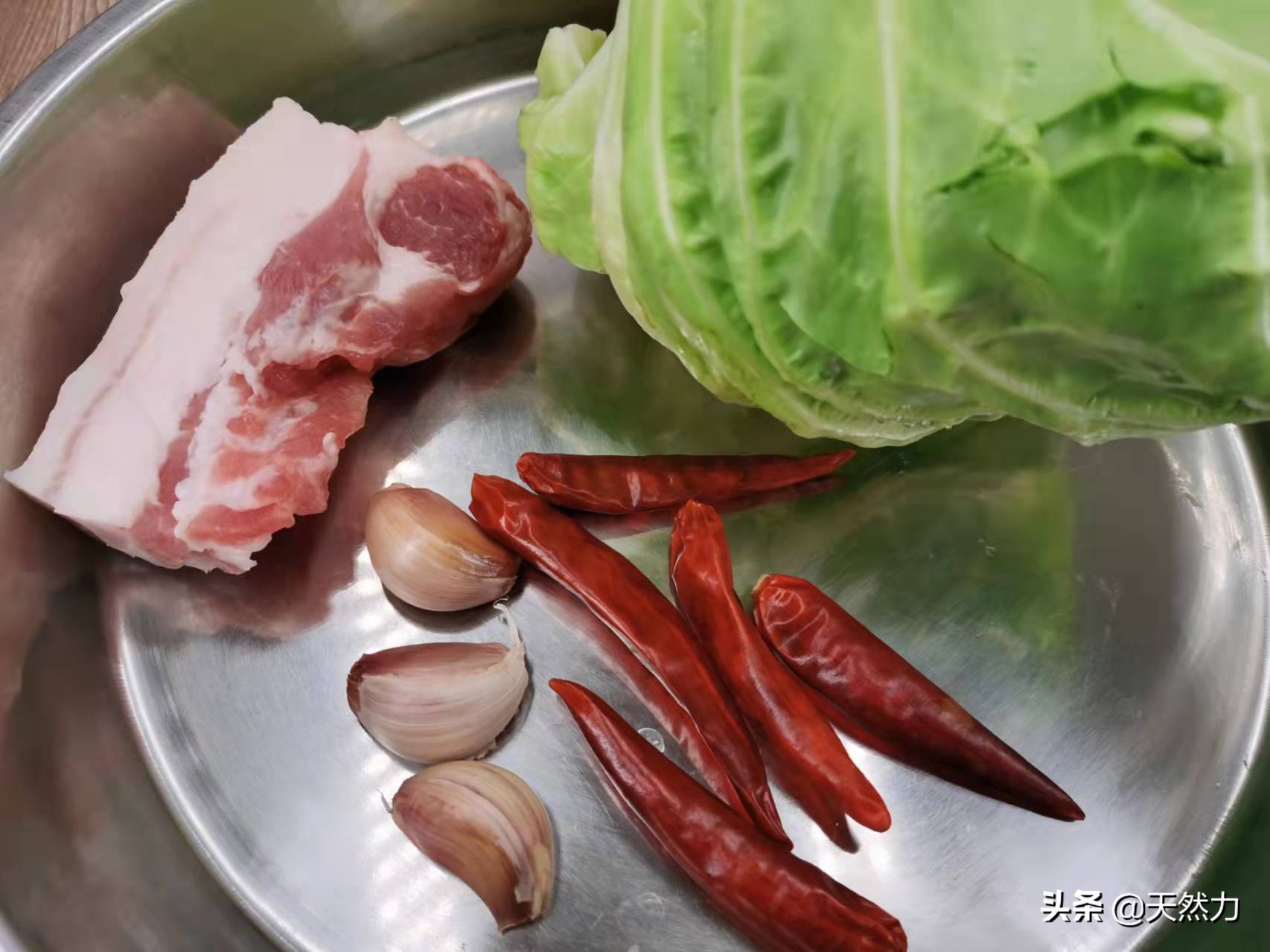 炝炒手撕包菜的做法（手撕包菜详细的做法技巧）