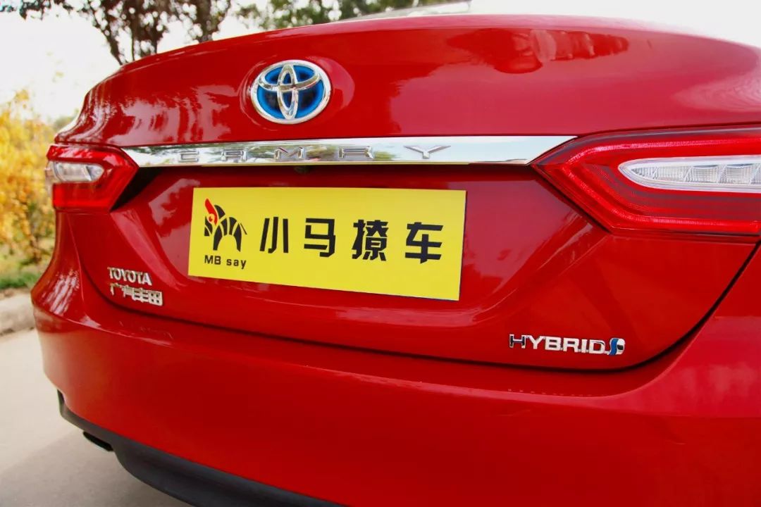 百公里5.3L，不用充电的混合动力，解密丰田凯美瑞双擎究竟好在哪