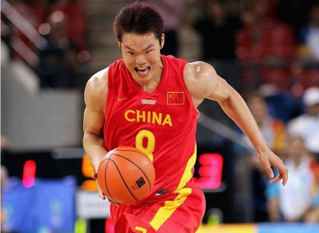 2008年nba有哪些中国球员(08年中国男篮是历史最强，那首发五虎都是谁？阿联无缘首发)