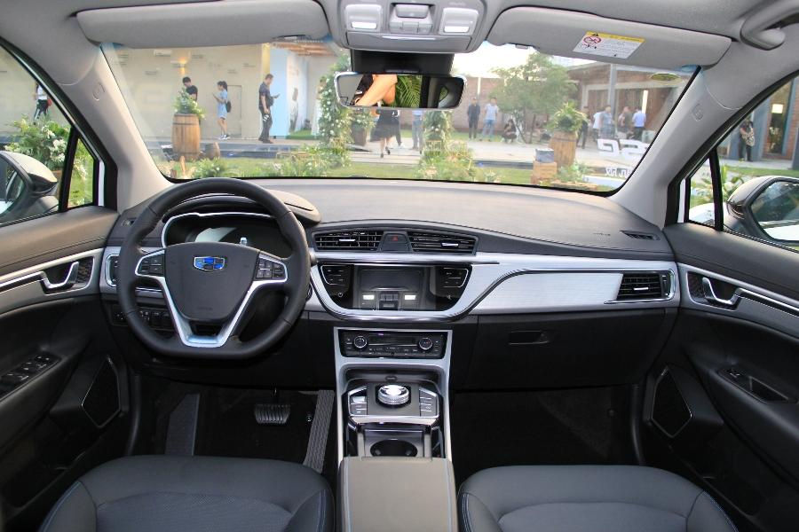 67新车在内饰上也同样和现款帝豪gse保持一致,根据车型的不同配备全