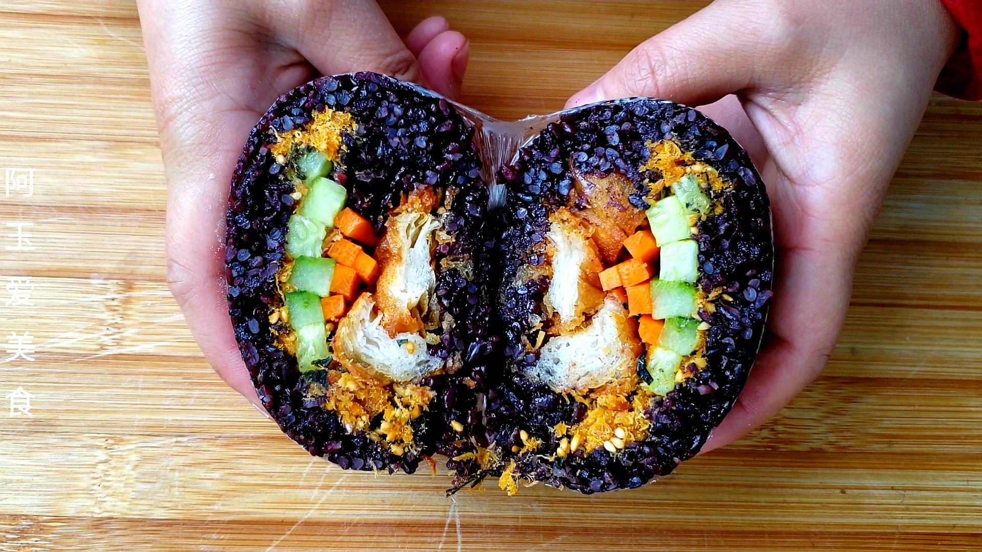 炸饭团的做法(低热量的紫米饭团,饱腹感强,外面卖十几块一个,自己在家