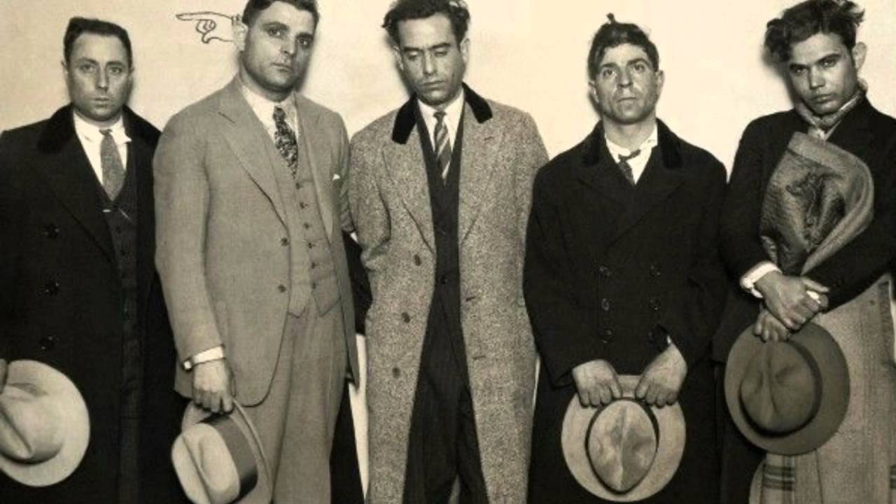 为什么nba最近要戴领结（大金链子、大妈头巾，说唱歌手说西装也可以很街头很狂野）