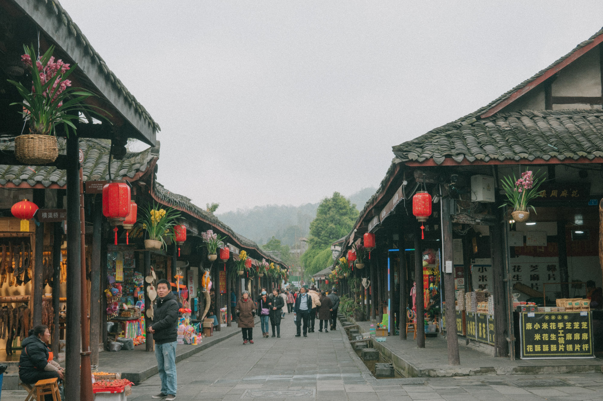 街子古镇竟然有一座雕梁画栋的塔可美了