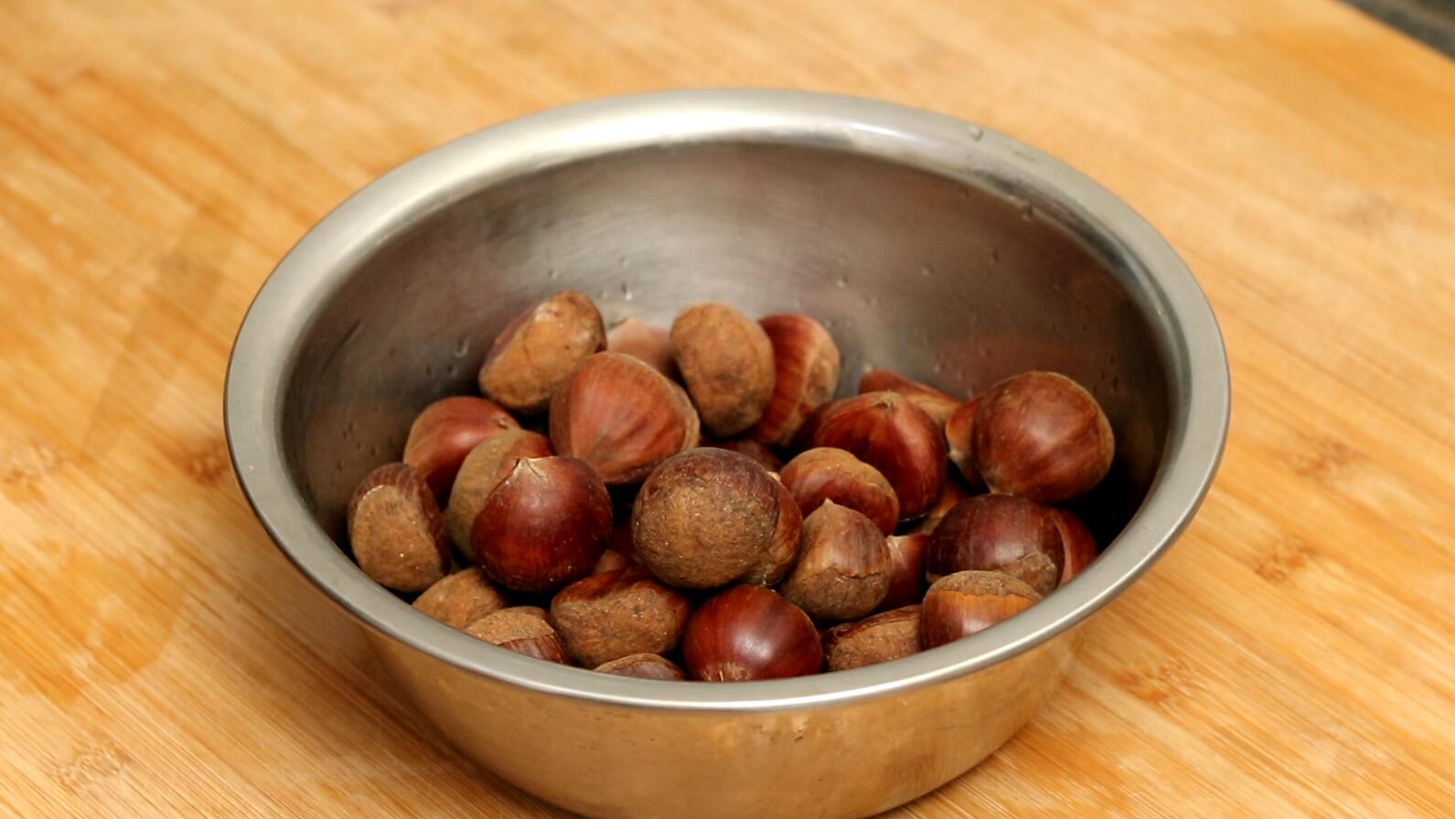 糖炒栗子，牢记“先煮后炒”，出锅香甜软糯好剥皮，再也不用买了