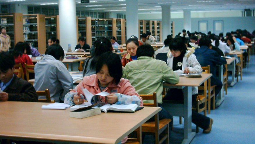 河南大学校鸡的暗号（大学宿舍门上）