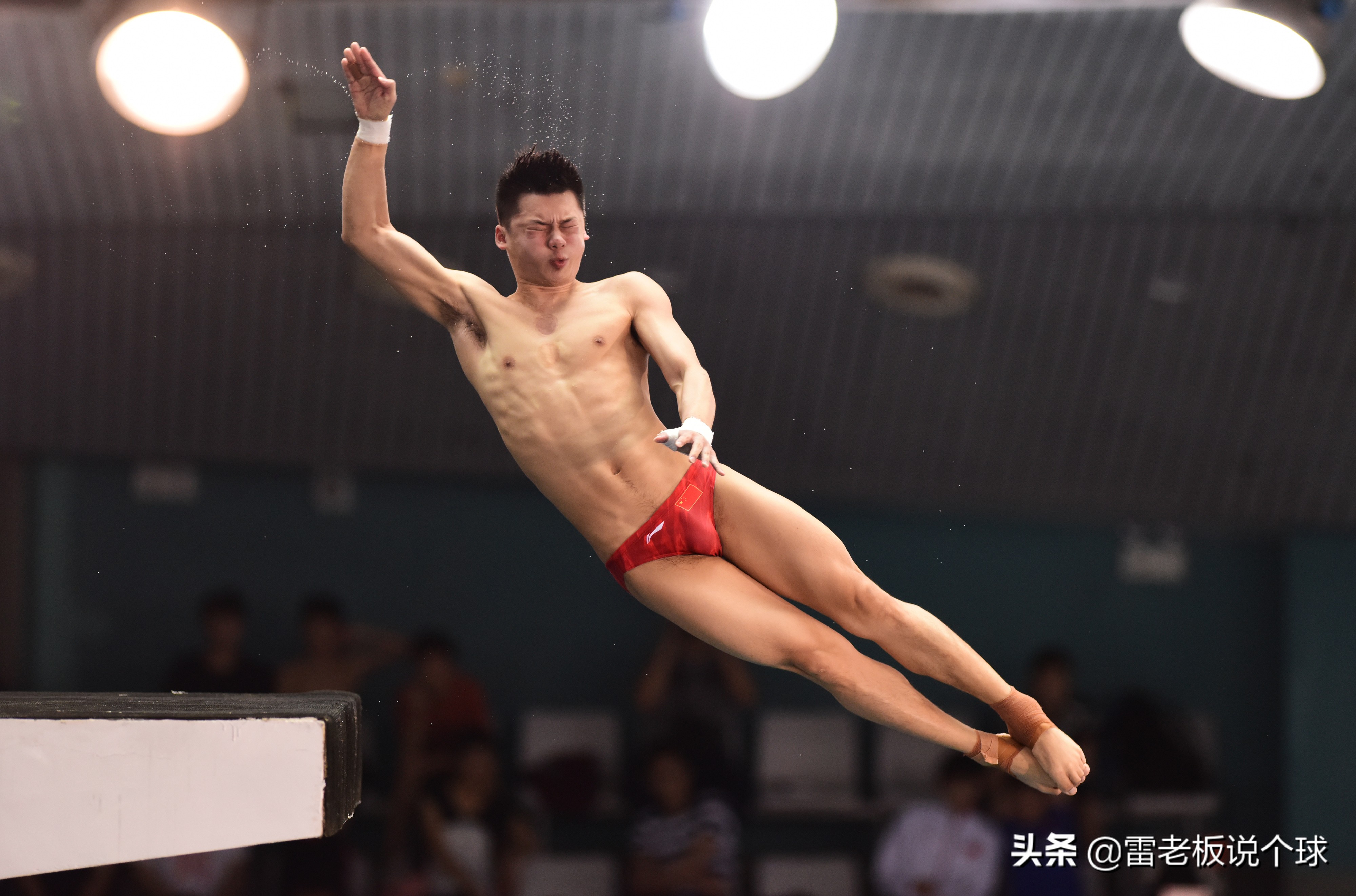 跳水直播在哪儿看(跳水男子单人10米跳台决赛：曹缘、杨健冲击冠军！央视CCTV5直播)