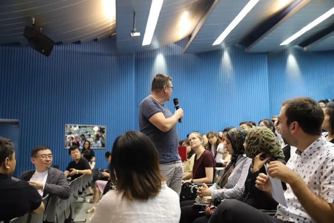 群聊拍一拍笑翻天：家长们的脑洞与日常趣事大公开