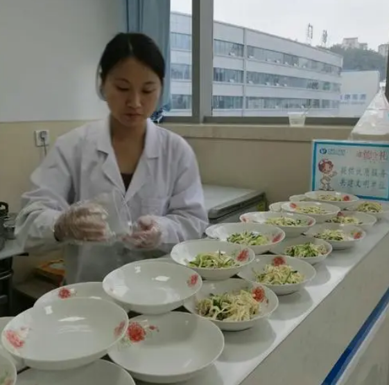 附近学校食堂招聘信息（学校食堂的管理）