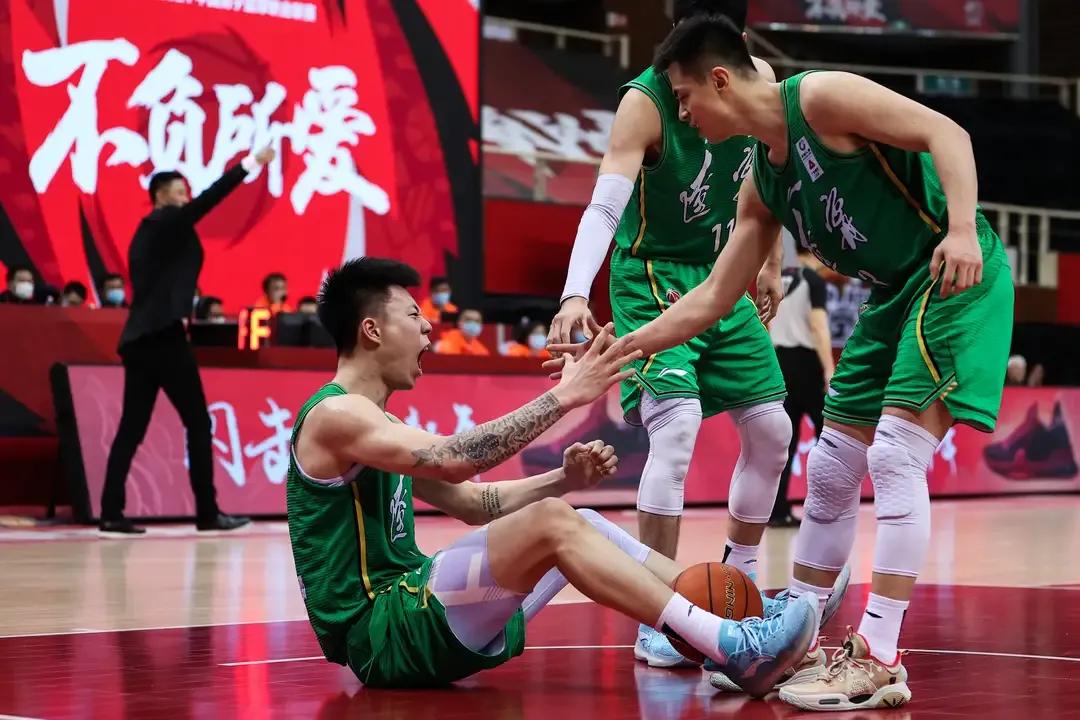 张镇麟为什么不去nba(张镇麟去NBA？七原因证明没希望，朱八易九丁外援都是难过的山)