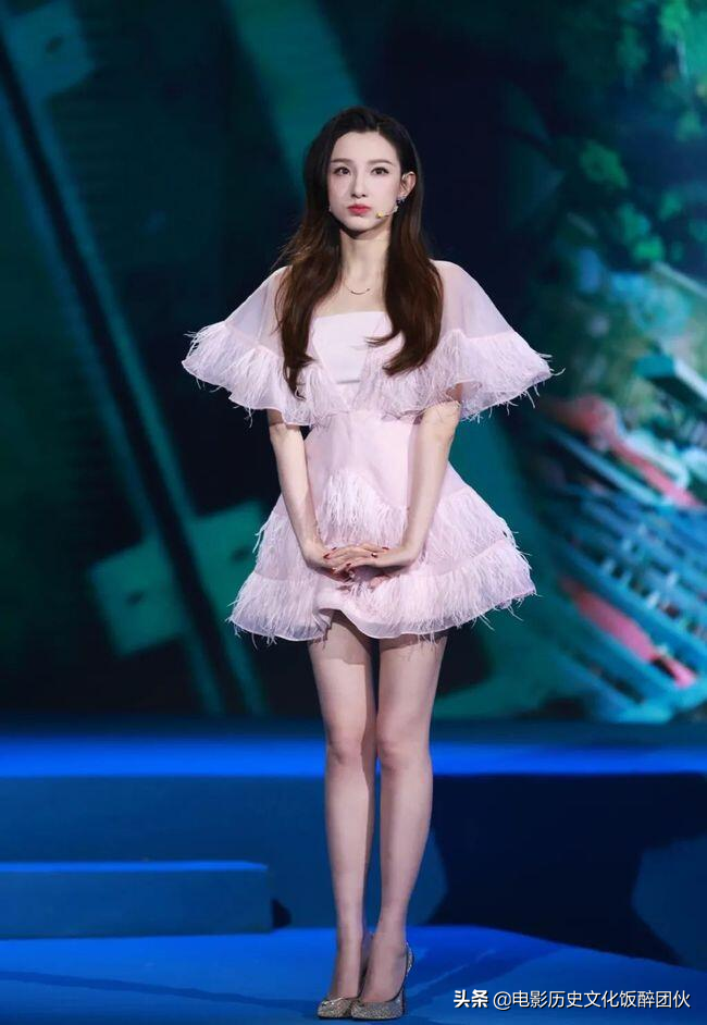 cctv5体育新闻女主持人(集万千宠爱于一身的马凡舒,她是央视五套的