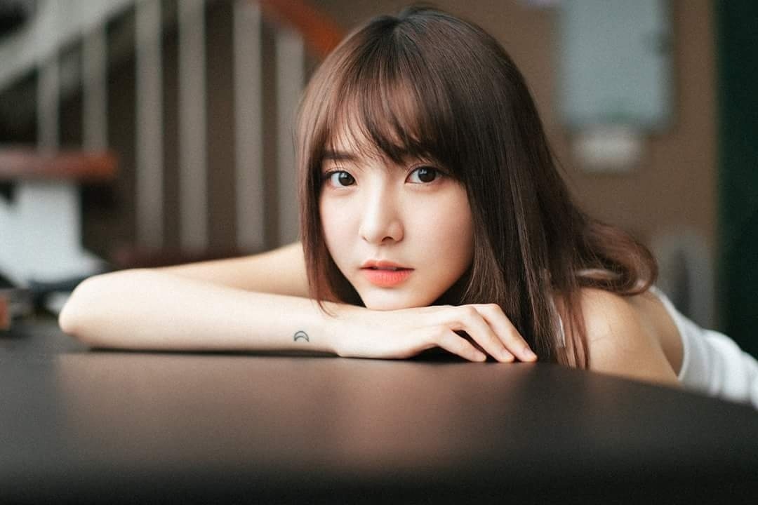 女人若不狠，如何在世间立足？心狠方能自保，温柔亦需锋芒。