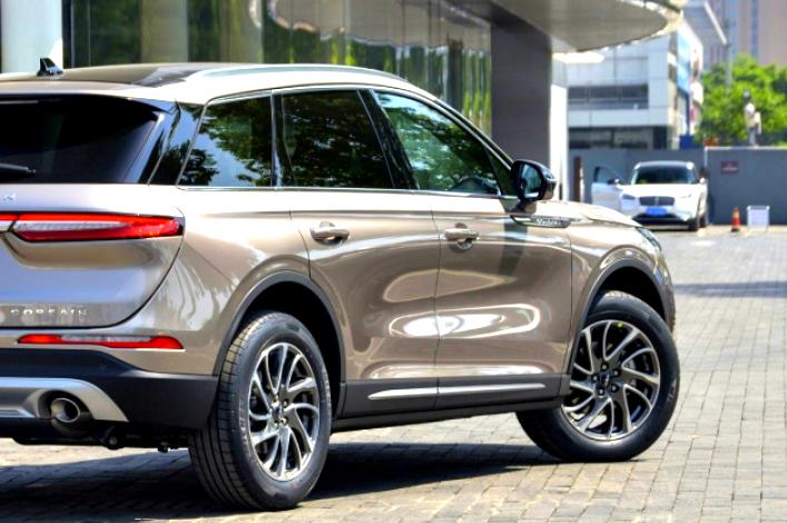 同是20万级豪华SUV，美系林肯和BBA，到底差距有多大？