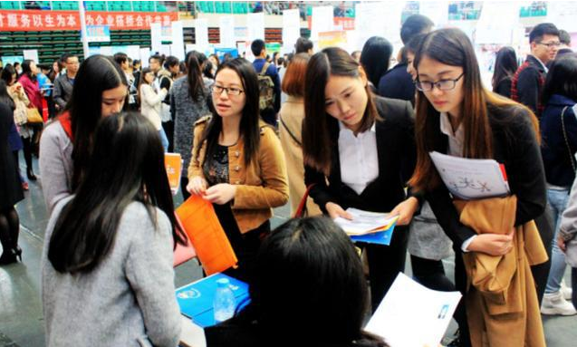 取消“中考分流”呼声高涨，家长直言不应过早分流，教育部回应了