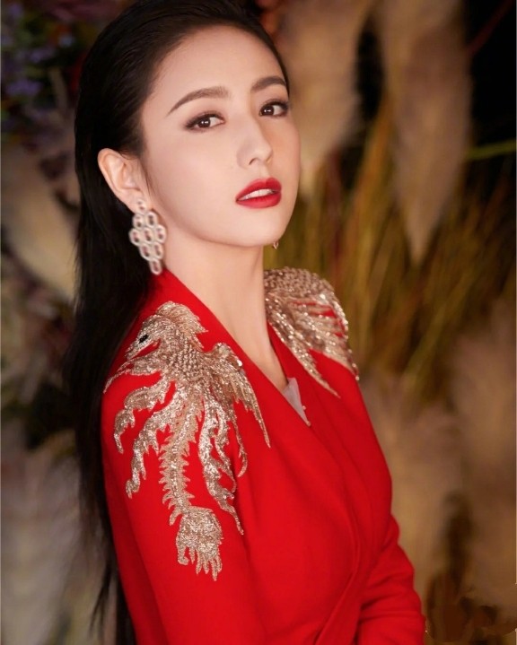 大牌口红多种多样，哪一款才适合你？这几款口红又美又飒值得尝试