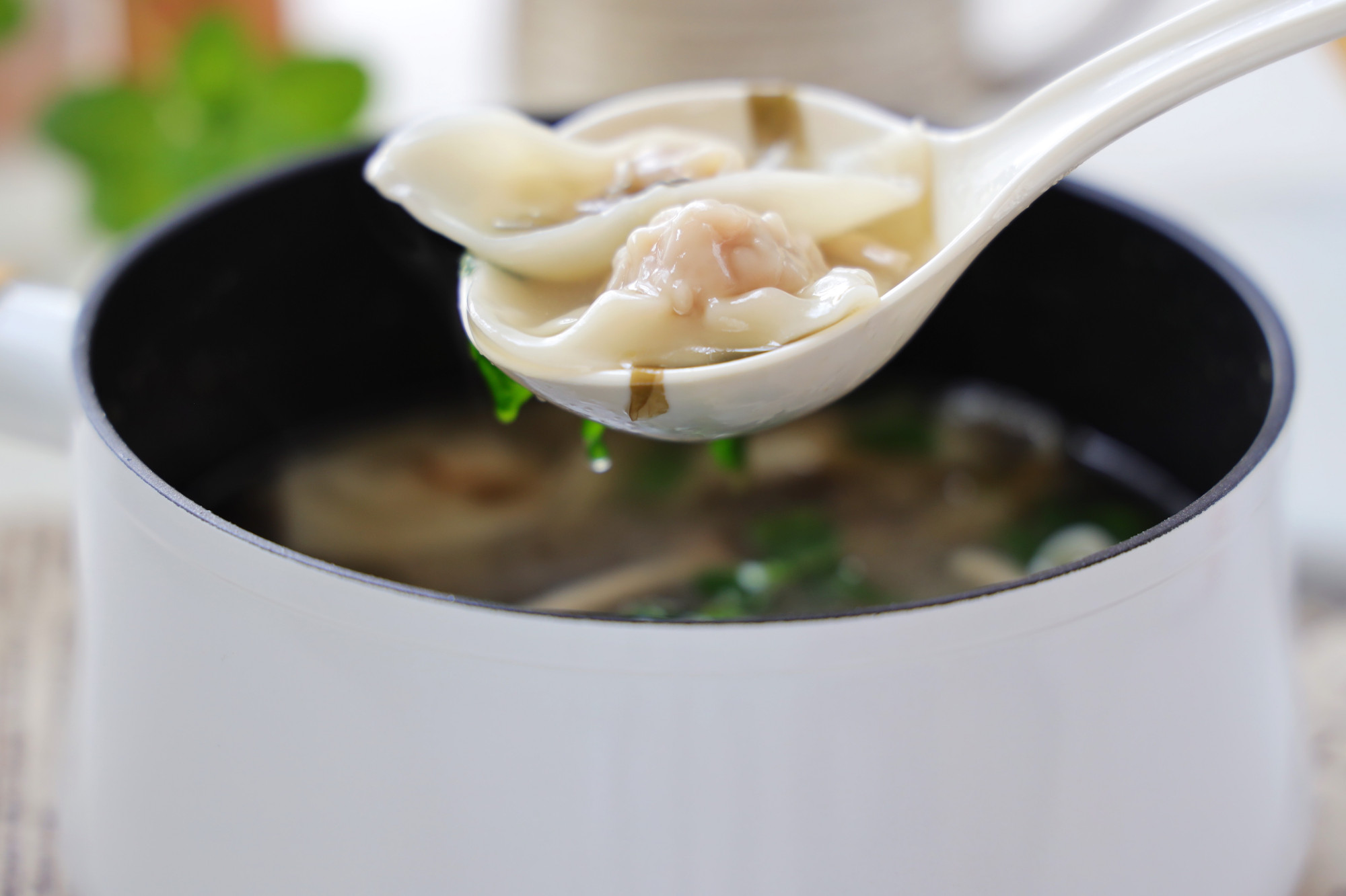 馄饨馅的做法和配料（肉馅儿这样调鲜美又滑嫩）