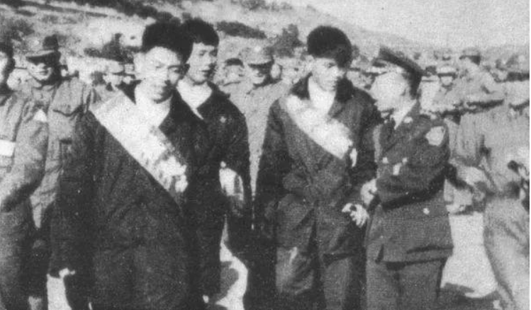 1966年叛徒杀人逃台湾，我军4架战机同时起飞，台海上空歼敌