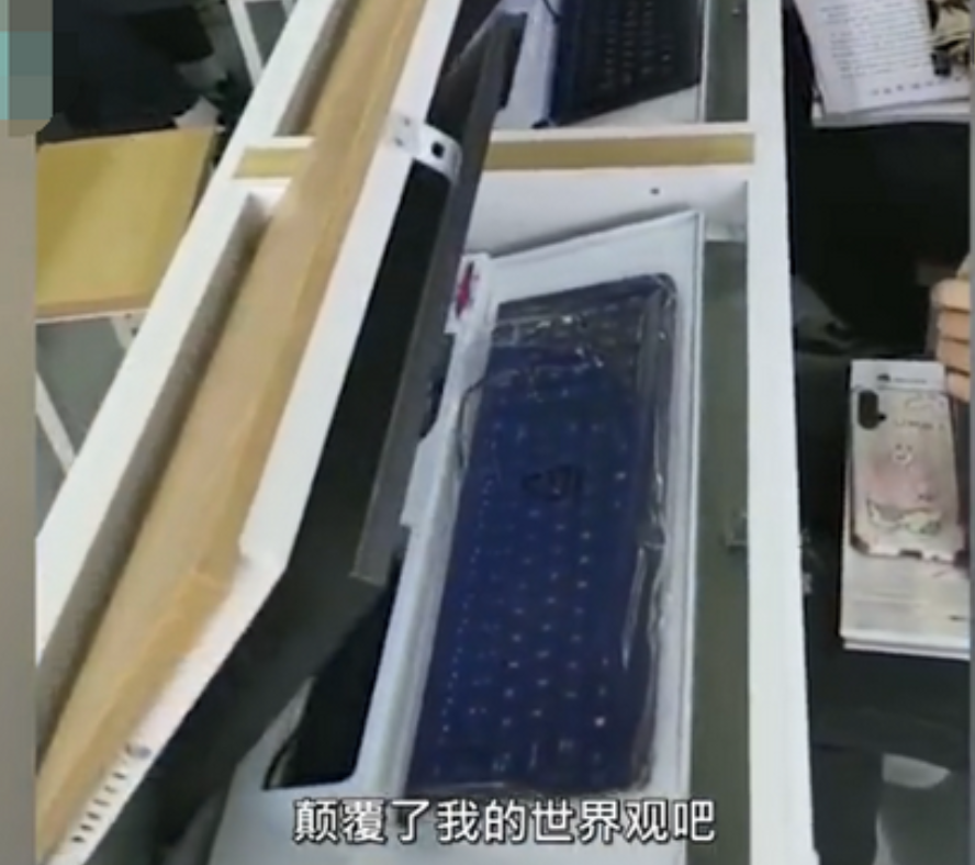 学校换上新课桌，学生的世界观被颠覆，黑科技的诞生出现了