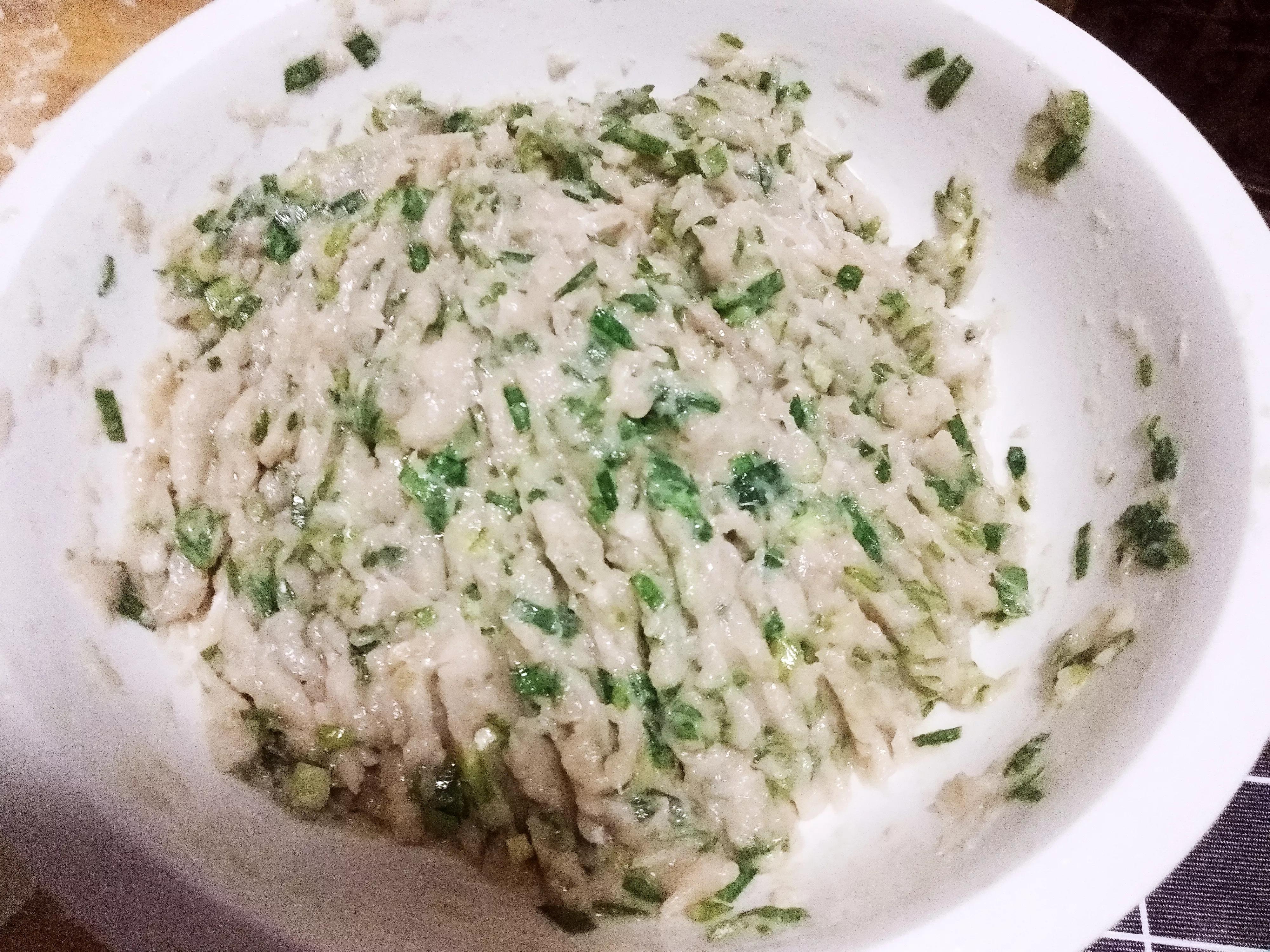 包鲅鱼饺子，牢记“用3料2不加”，饺子鲜香不腥，五一前要记得吃